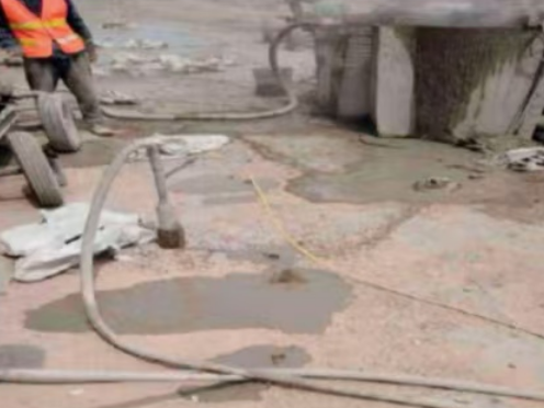 南丰水泥混凝土路面板底注浆技术 路面脱空注浆整治方案